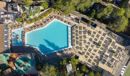 Holiday Green Resort & Spa